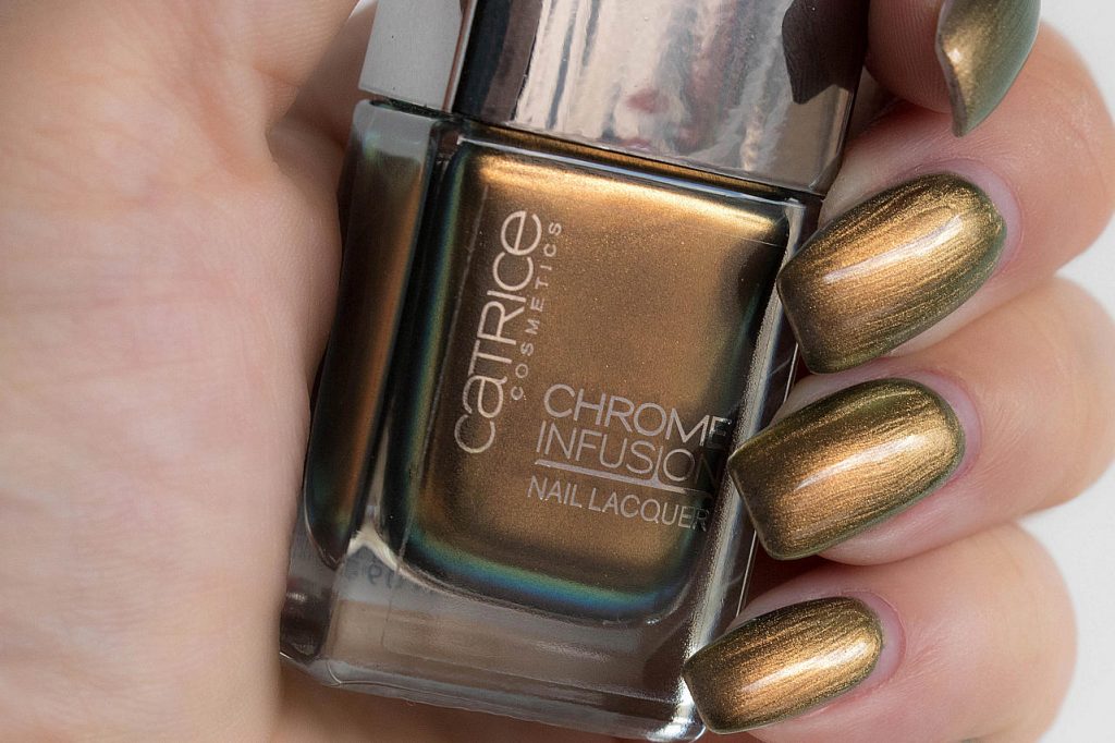 catrice Chrome Infusion Nagellack Tragebilder 05 Enchanted Camouflage