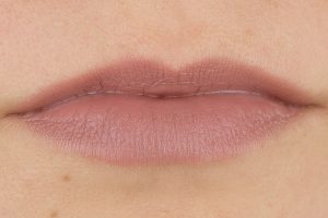 essence ultra last Instand Colour 04 Mauved In Lippenstift