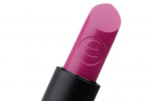essence ultra last Instand Colour Lippenstift 10 Pink Candy Tragebilder