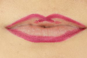 Dunkle Lippen schminken Schminktipps für Anfänger mit Anleitung für Silvester, Weohnachten, Abiball, Herbst Winter, Hochzeit Lippen Kreuz