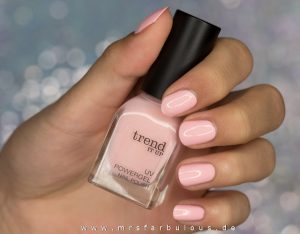 trend IT UP UV Powergel Nail Polish 010 high shine top coat swatches review tragebilder erfahrungsberichte dm drogerie mrsfarbulous