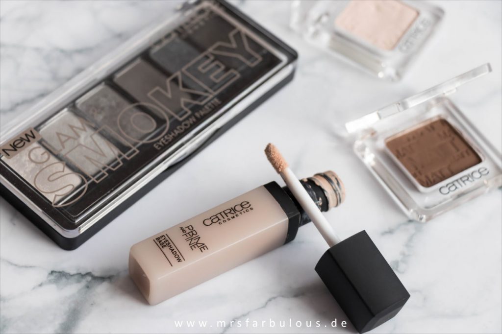 Der catrice Prime and Fine Primer, damit der Lidschatten für das Smokey Eye länger hält