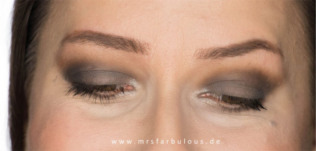 infache-smokey-eyes-schminken-anleitung-mit-bildern-fuer-anfaenger-mit-der-catrice-glam-smokey-eyeshadow-palette-neues-sortiment-winter-2016-mrsfarbulous-20