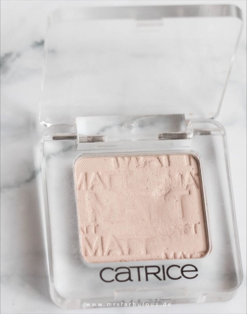 catrice Bring Me Frosted Cake zum ausblenden bei dem Smokey Eye