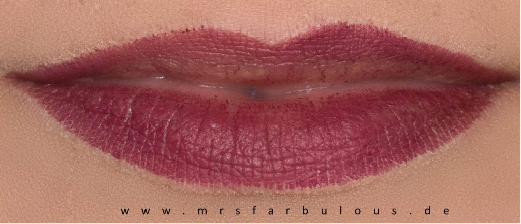 LOV Lippenstift - LOV Winterkollektion 2016 Exclusive Collection Magnificent Sensual MATTlov Satin Kiss Lipstick No 120 Dark Seduction swatches mrsfarbulous 4